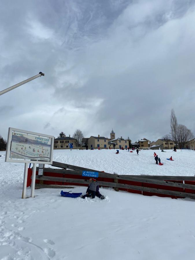 Appartement Aux Pieds Des Pistes ! Les Angles  Exteriör bild